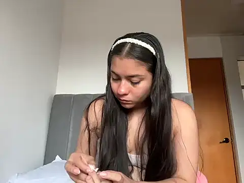 camilita1820 online show from October 2025 08:31:01 PM