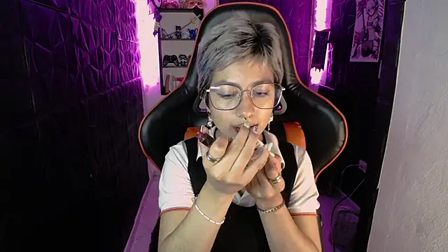 lunarichy22 online show from February 2026 08:36:01 PM