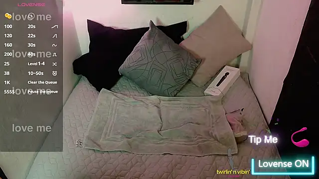 lunarichy22 online show from June 2026 06:34:01 PM