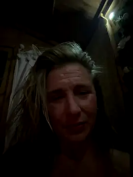 Snapshot of MimiMaee chatting on October 2025 09:24:01 PM MimiMaee online show from October 2025 09:24:01 PM