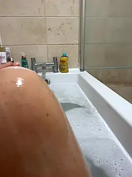 Snapshot of MimiMaee chatting on October 2025 09:18:02 AM MimiMaee online show from October 2025 09:18:02 AM