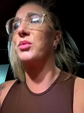 Snapshot of MimiMaee chatting on October 2025 07:14:02 PM MimiMaee online show from October 2025 07:14:02 PM