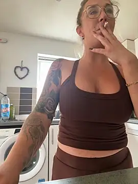 Snapshot of MimiMaee chatting on October 2025 08:37:01 AM MimiMaee online show from October 2025 08:37:01 AM