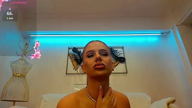 Snapshot of VikaFever chatting on October 2025 04:51:02 AM VikaFever online show from October 2025 04:51:02 AM