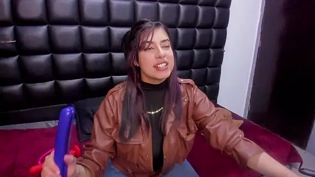 Violetta Swett  online show from February 2026 11:47:02 AM