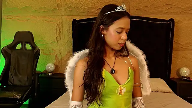 Snapshot of naomi_hill1 chatting on October 2025 10:00:01 PM naomi hill1 online show from October 2025 10:00:01 PM