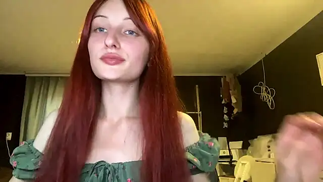 Snapshot of EvaLiv chatting on October 2025 10:35:02 AM EvaLiv online show from October 2025 10:35:02 AM
