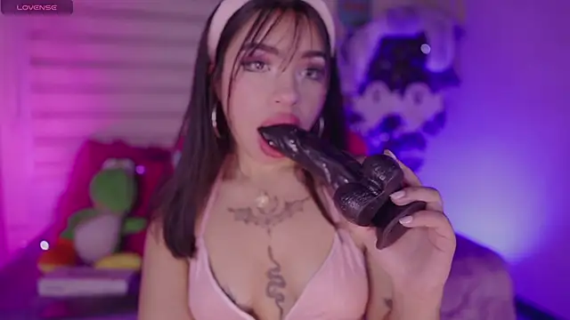 Snapshot of emma_soffia chatting on October 2025 07:44:02 PM emma soffia online show from October 2025 07:44:02 PM