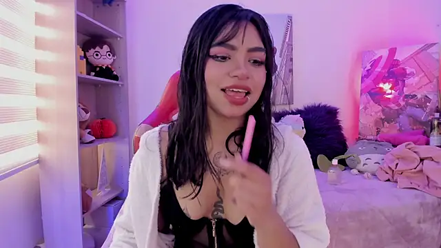 Snapshot of emma_soffia chatting on November 2025 06:43:01 PM emma soffia online show from November 2025 06:43:01 PM