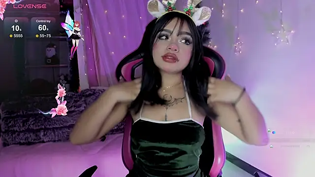 Snapshot of emma_soffia chatting on December 2025 11:43:01 PM emma soffia online show from December 2025 11:43:01 PM