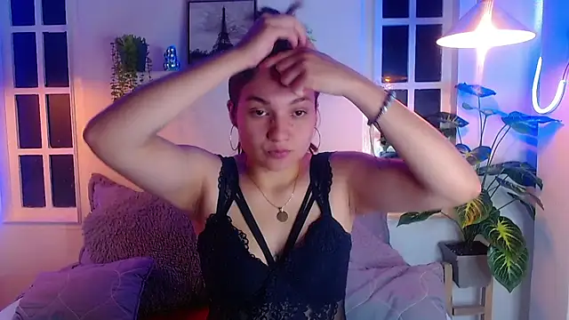 Snapshot of Viollet_C chatting on October 2025 01:39:01 AM Viollet C online show from October 2025 01:39:01 AM