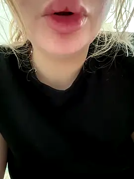 clarissetriolett online show from October 2025 03:11:01 PM