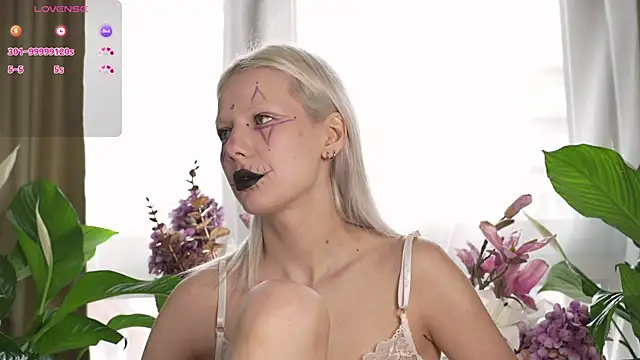 Snapshot of RanyThomson chatting on October 2025 08:04:01 AM RanyThomson online show from October 2025 08:04:01 AM