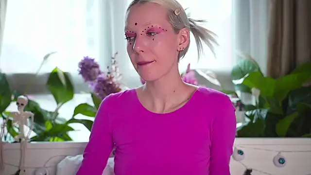 Snapshot of RanyThomson chatting on October 2025 12:19:02 PM RanyThomson online show from October 2025 12:19:02 PM