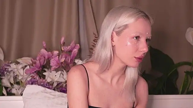 Snapshot of RanyThomson chatting on November 2025 06:32:01 PM RanyThomson online show from November 2025 06:32:01 PM