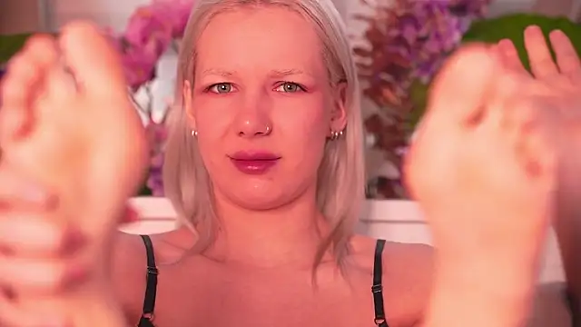 Snapshot of RanyThomson chatting on November 2025 12:08:02 PM RanyThomson online show from November 2025 12:08:02 PM