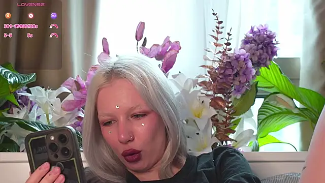 Snapshot of RanyThomson chatting on December 2025 11:38:02 AM RanyThomson online show from December 2025 11:38:02 AM