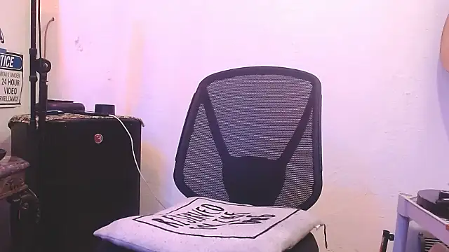 Snapshot of Tommy_Love23 chatting on November 2025 09:58:01 AM Tommy Love23 online show from November 2025 09:58:01 AM