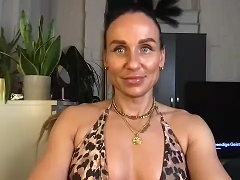 Snapshot of GluteQueenE chatting on February 2026 04:11:02 PM GluteQueenE online show from February 2026 04:11:02 PM