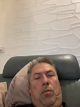 Sklavekay online show from February 2026 07:06:02 PM