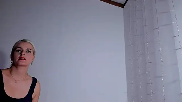 lili latina47 online show from October 2025 08:33:01 PM