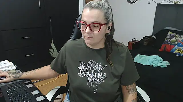 perlagoloza05 online show from October 2025 03:19:01 AM