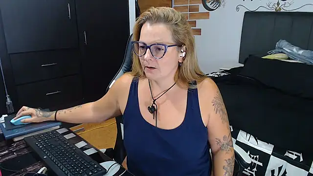perlagoloza05 online show from June 2026 04:12:02 AM