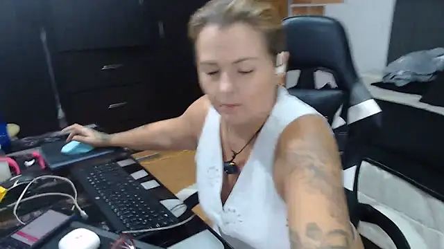 perlagoloza05 online show from June 2026 02:14:02 AM