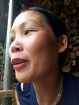 Snapshot of hanghuong chatting on October 2025 03:15:02 AM hanghuong online show from October 2025 03:15:02 AM