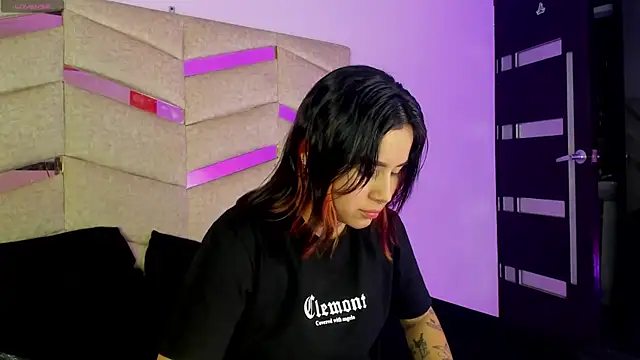 Nixielee  online show from October 2025 07:12:01 PM