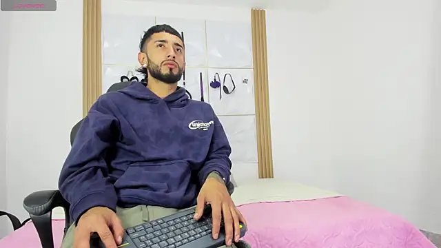 Snapshot of sofiandnick_smith chatting on October 2025 05:30:02 AM sofiandnick smith online show from October 2025 05:30:02 AM