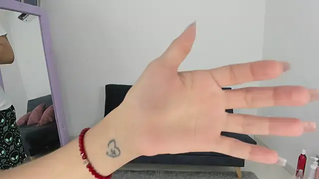 Snapshot of amazinghotgirl chatting on November 2025 07:27:01 PM amazinghotgirl online show from November 2025 07:27:01 PM