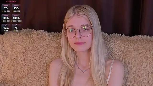 MonicaShiny online show from October 2025 06:10:01 PM