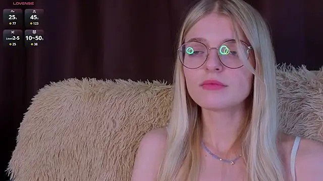 MonicaShiny online show from November 2025 05:44:02 PM