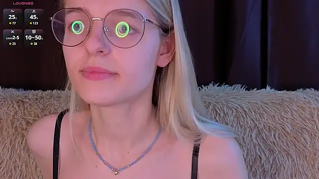 MonicaShiny online show from December 2025 09:42:02 PM