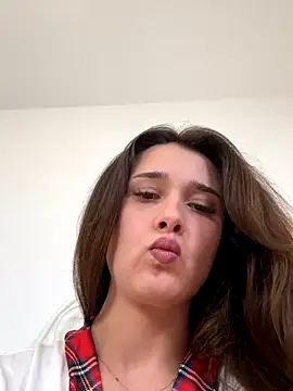 Snapshot of MayaVonDe chatting on November 2025 06:40:02 PM MayaVonDe online show from November 2025 06:40:02 PM