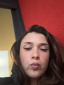 Snapshot of MayaVonDe chatting on November 2025 03:12:01 PM MayaVonDe online show from November 2025 03:12:01 PM