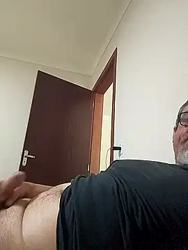 Snapshot of bozocwb chatting on October 2025 12:24:02 PM bozocwb online show from October 2025 12:24:02 PM