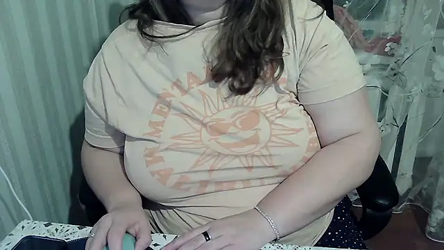 Snapshot of HarmonyKarera chatting on October 2025 12:19:01 AM HarmonyKarera online show from October 2025 12:19:01 AM