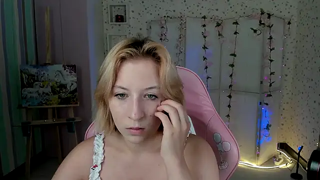 Snapshot of Emma_Garcias chatting on October 2025 12:24:02 PM Emma Garcias online show from October 2025 12:24:02 PM
