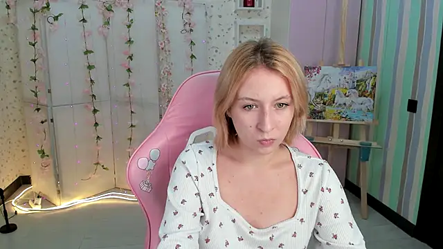 Snapshot of Emma_Garcias chatting on October 2025 12:05:01 PM Emma Garcias online show from October 2025 12:05:01 PM