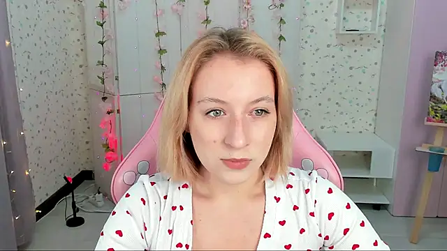 Snapshot of Emma_Garcias chatting on October 2025 12:06:02 PM Emma Garcias online show from October 2025 12:06:02 PM