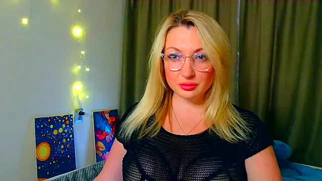 Snapshot of Mila5361 chatting on October 2025 11:02:01 AM Mila5361 online show from October 2025 11:02:01 AM