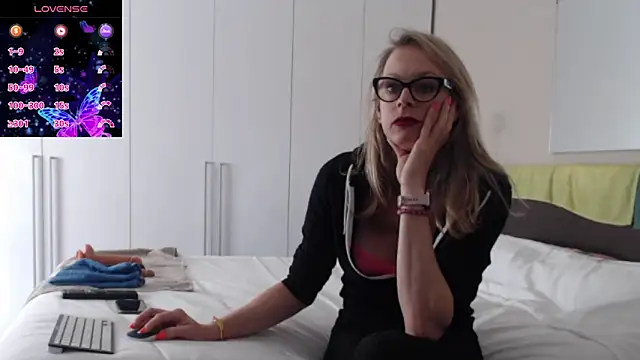 Spicypamy online show from October 2025 01:45:02 PM