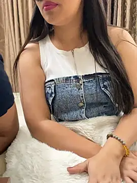 vickyandtania online show from March 2026 04:56:02 PM