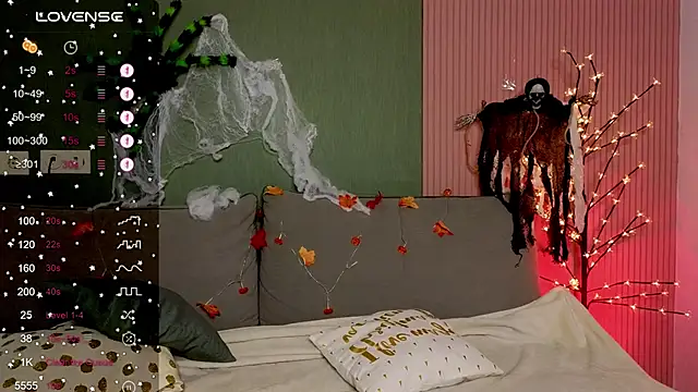 Klee Love online show from October 2025 04:13:01 AM