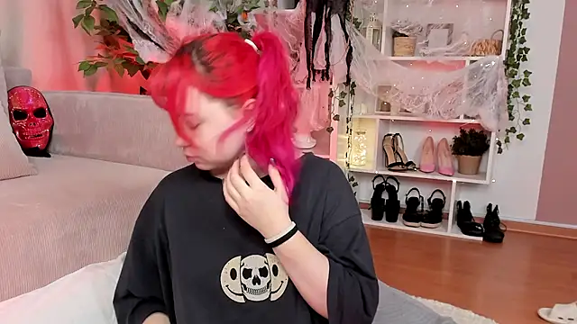 Klee Love online show from October 2025 04:20:01 AM