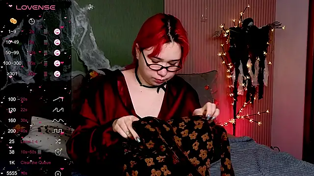 Klee Love online show from November 2025 04:14:02 AM