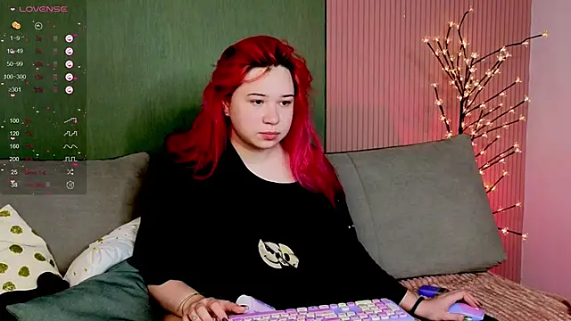 Klee Love online show from November 2025 04:23:01 AM