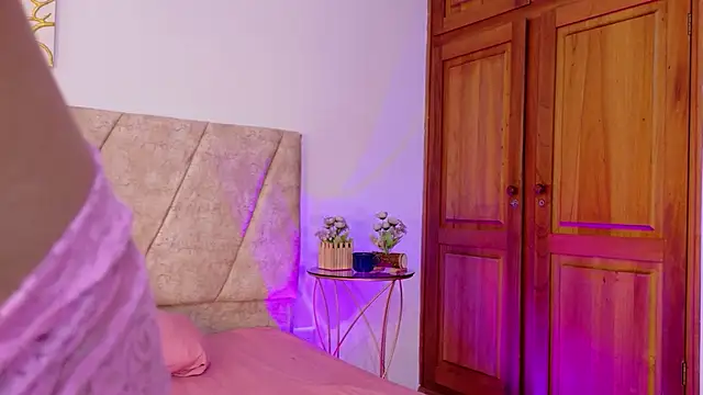 AmyVega  online show from October 2025 01:09:01 PM